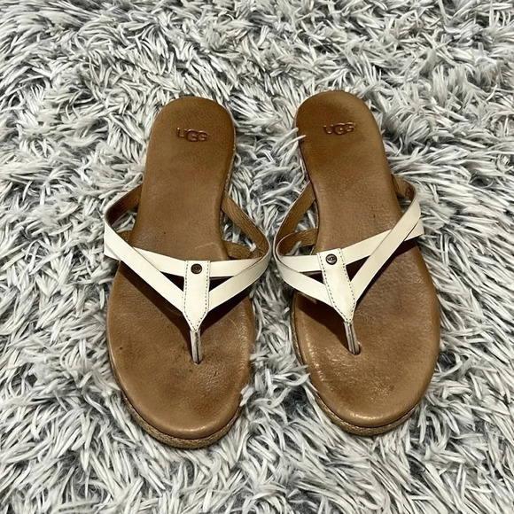 UGG flip flops Size 7 - Picture 1 of 8